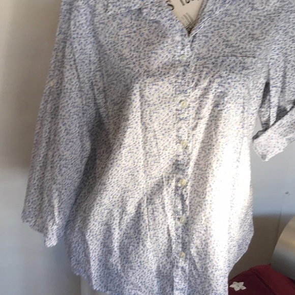 IZOD long roll tab sleeve top. Dainty Blue Floral Cotton. 💯 cotton. - Picture 5 of 9